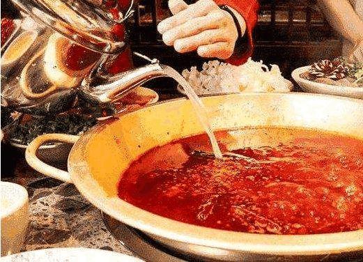 为什么吃火锅总有服务员问“要不要加汤”，其实这是在暗示你…火锅服务的奥秘